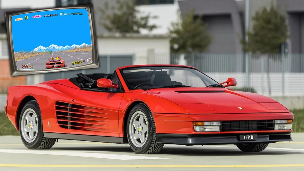 Vehículo Ferrari testarossa spider fabricado en 1986 de color rojo , y descapotable