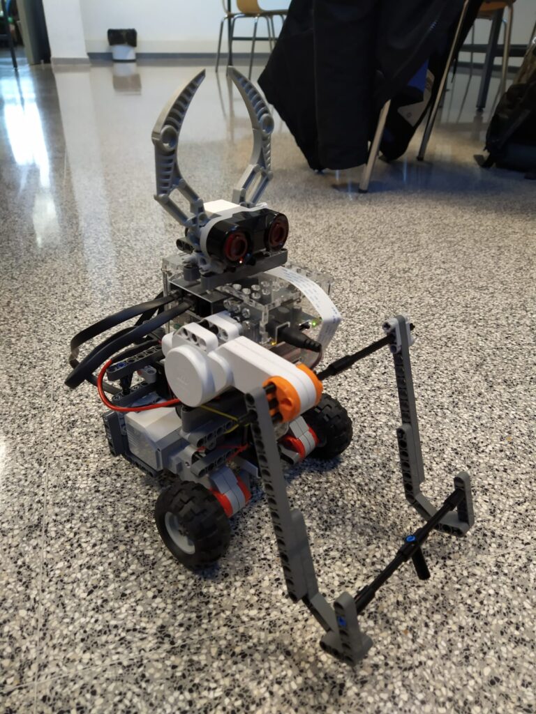 Foto del robot de la asignatura de Robótica