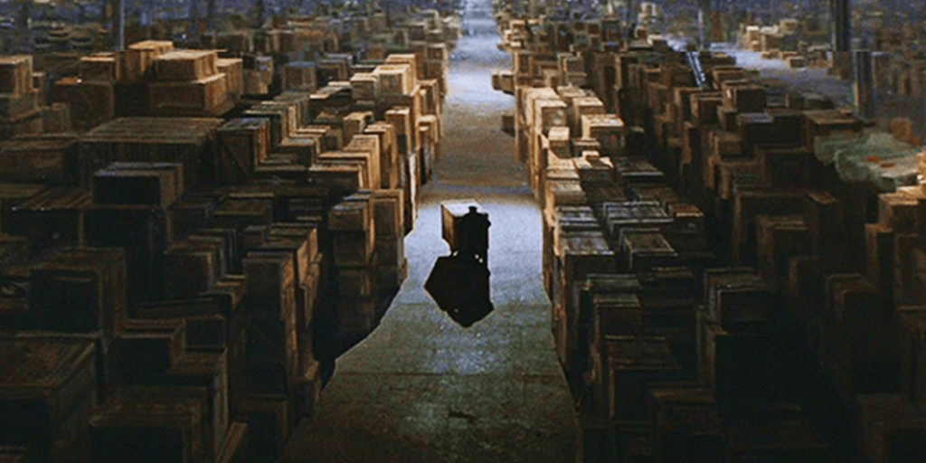 Escena del área 51 de la película En busca del arca perdida (1981).