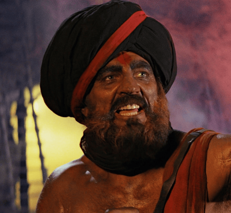 Pat Roach actuando como torturador de esclavos en la película Indiana Jones y el templo maldito (1984)