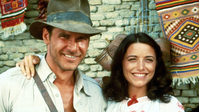 Harrison Ford y Karen Allen en el rodaje de En busca del arca perdida (1981)