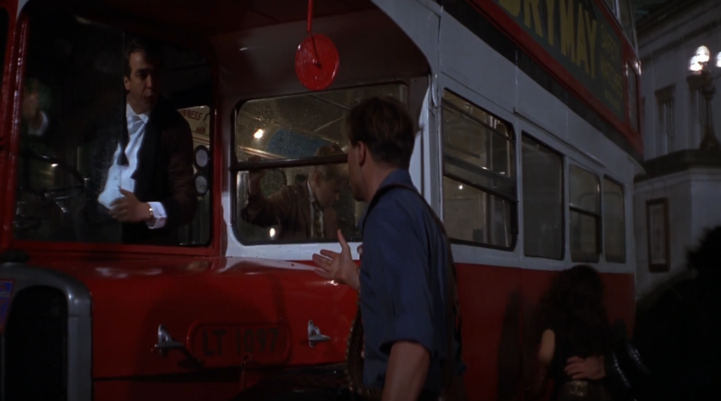 Escena del autobús de la película El regreso de la momia (2001)
