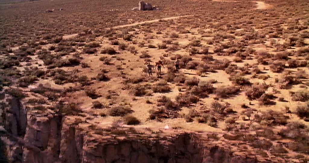 Fotograma de la escena final de la película de Temblores (1990)