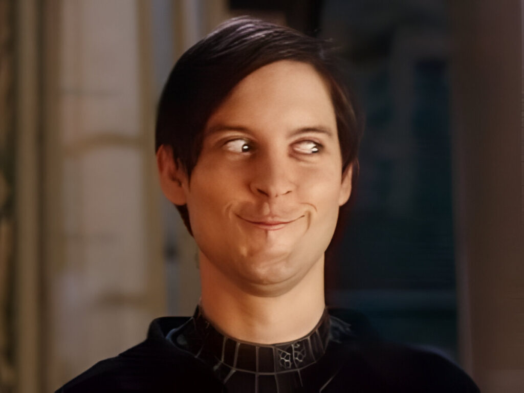 Tobey Maguire mostrando uno de sus muchos rostros facilaes divertidos