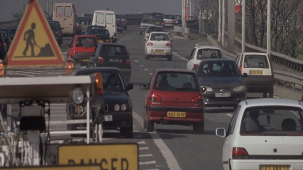 Fotografía del BMW y el Peugeout circulando en contrasentido en la película Ronin (1998)