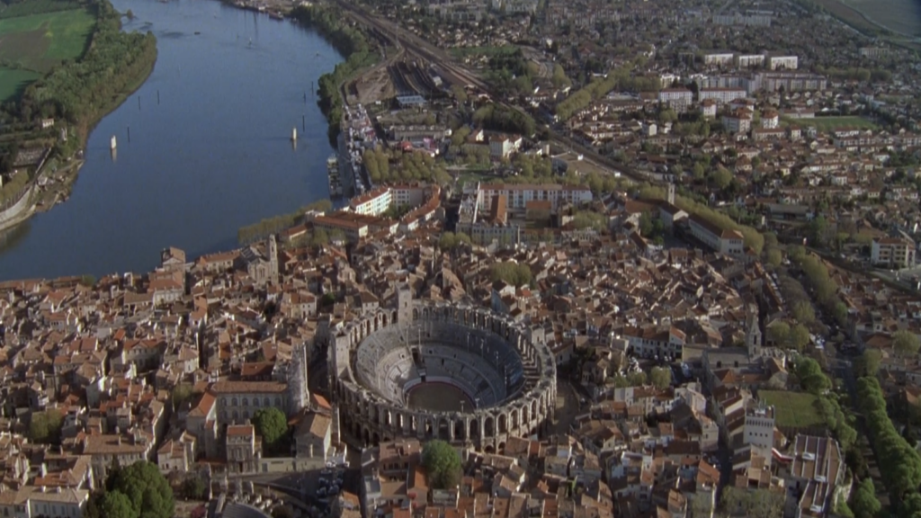 Fotografía aérea de la ciudad de Arlés en 1998