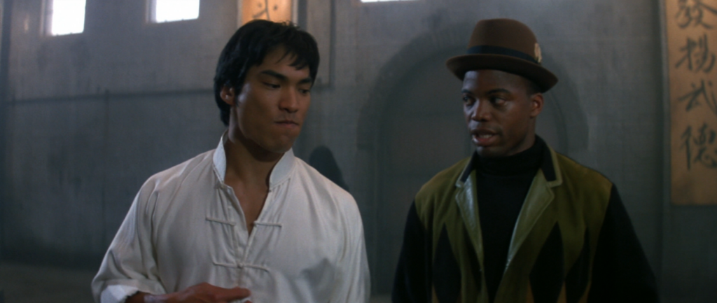 Bruce Lee y Jerome Sprout en el primer combate con Johnny Sun