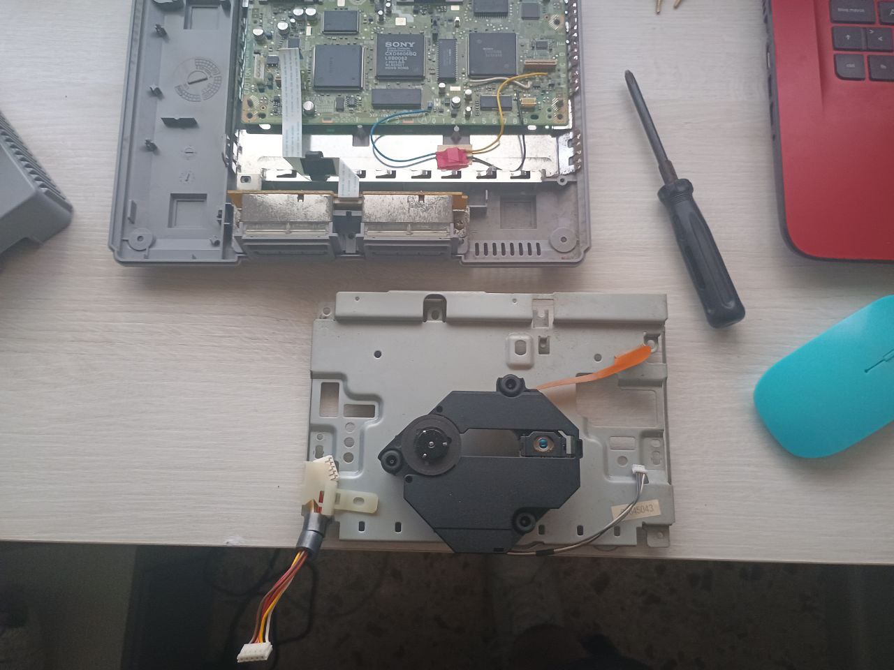 PS1 con el lector de CD's y el puerto de mandos sin desconectar PS1 con el lector de CD's y el puerto de mandos sin desconectar