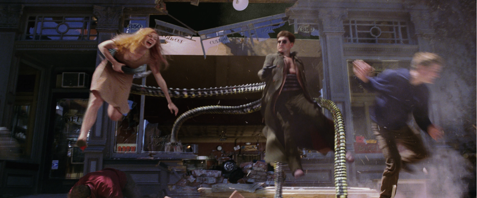 Doc Ock secuestrando a Mary Jane en la cafetería