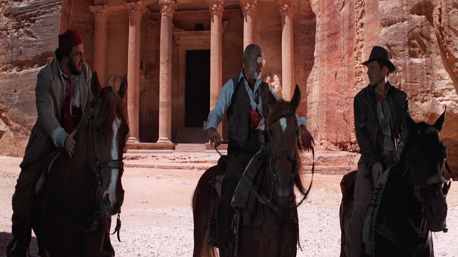 Fotogafía de John Rhys-Davies, Sean Connery y Harison Ford en Petra (Jordania)