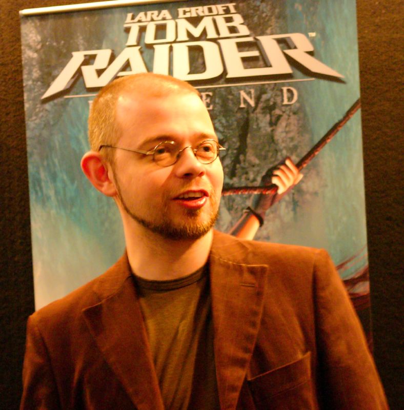 Fotografía de Toby Gard en la promoción de Tomb Raider Legend (2006) Fotografía de Toby Gard en la promoción de Tomb Raider Legend (2006)