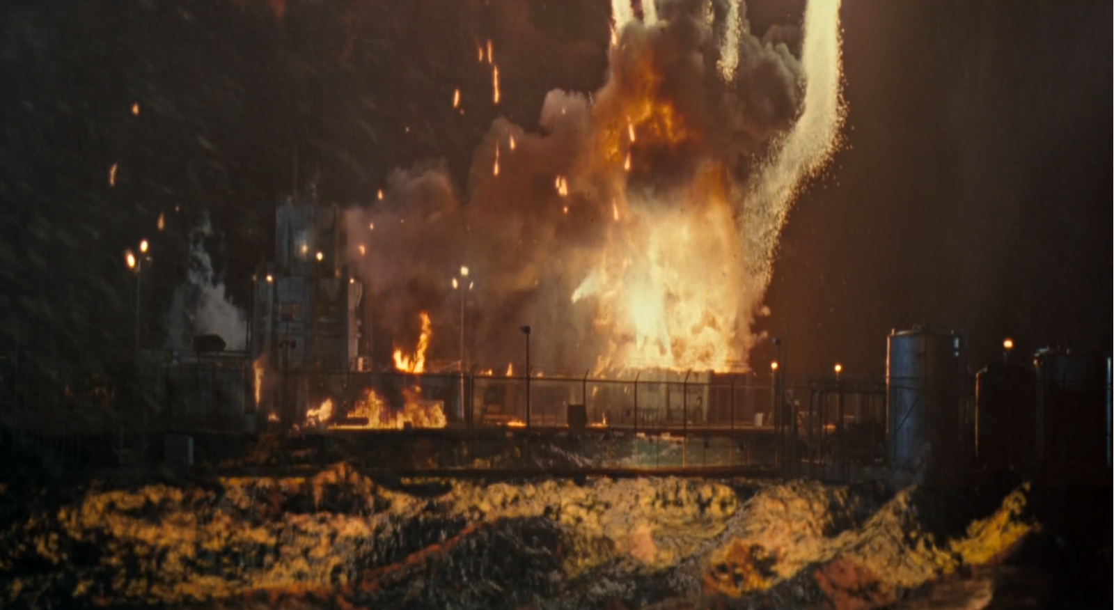 Secuencia de la explosión del complejo Aquatica en Deep Blue Sea (1999) Secuencia de la explosión del complejo Aquatica en Deep Blue Sea (1999)