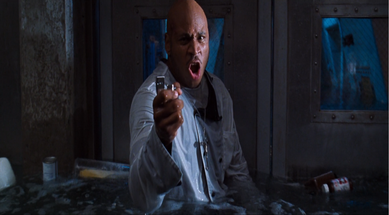 El actor y rapero LL Cool J interpretando al cocinero Preacher en Deep Blue Sea (1999) El actor y rapero LL Cool J interpretando al cocinero Preacher en Deep Blue Sea (1999)