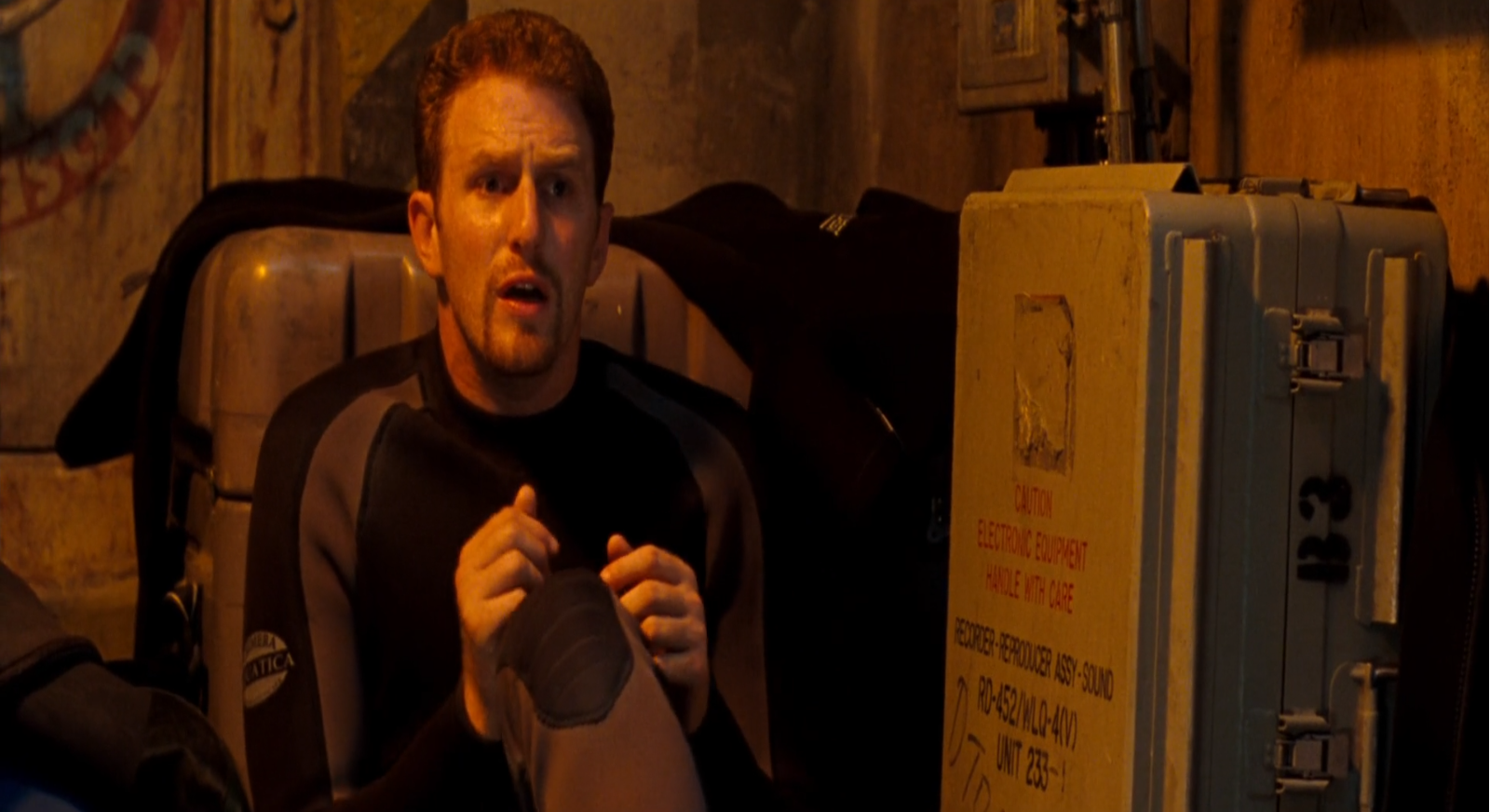 Michael Rapaport en el papel del ingeniero informático Tom Scoggings en Deep Blue Sea (1999) Michael Rapaport en el papel del ingeniero informático Tom Scoggings en Deep Blue Sea (1999)