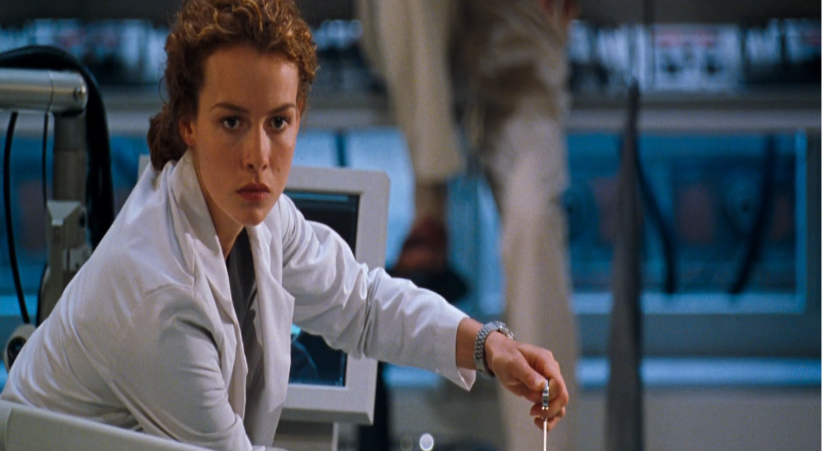 Saffron Burrows en el papel de la Dr. Susan McAlester en Deep Blue Sea (1999) Saffron Burrows en el papel de la Dr. Susan McAlester en Deep Blue Sea (1999)