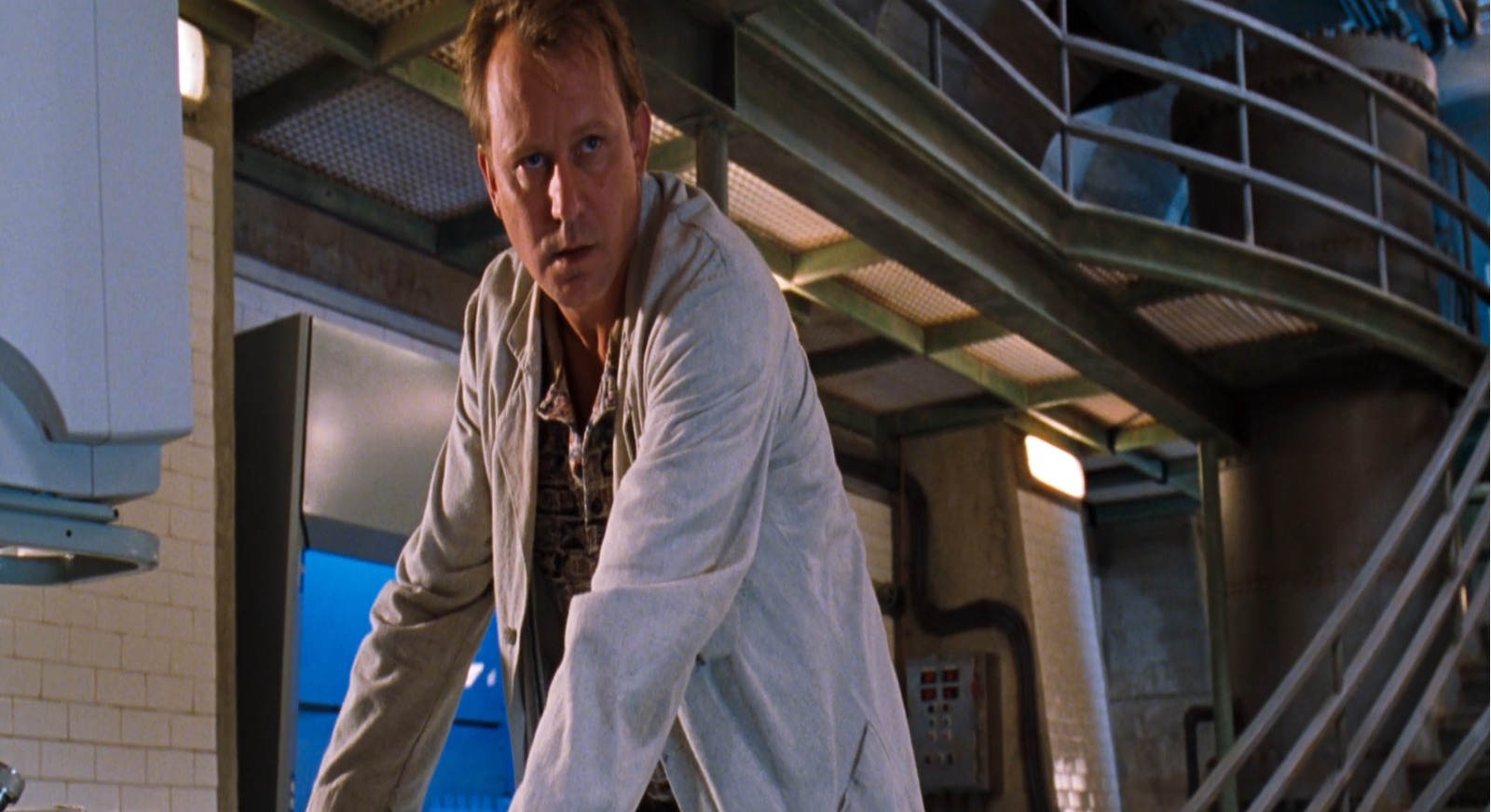 El actor Stellan Skarsgård da vida al Dr. Jim Whitlock en Deep Blue Sea (1999) El actor Stellan Skarsgård da vida al Dr. Jim Whitlock en Deep Blue Sea (1999)