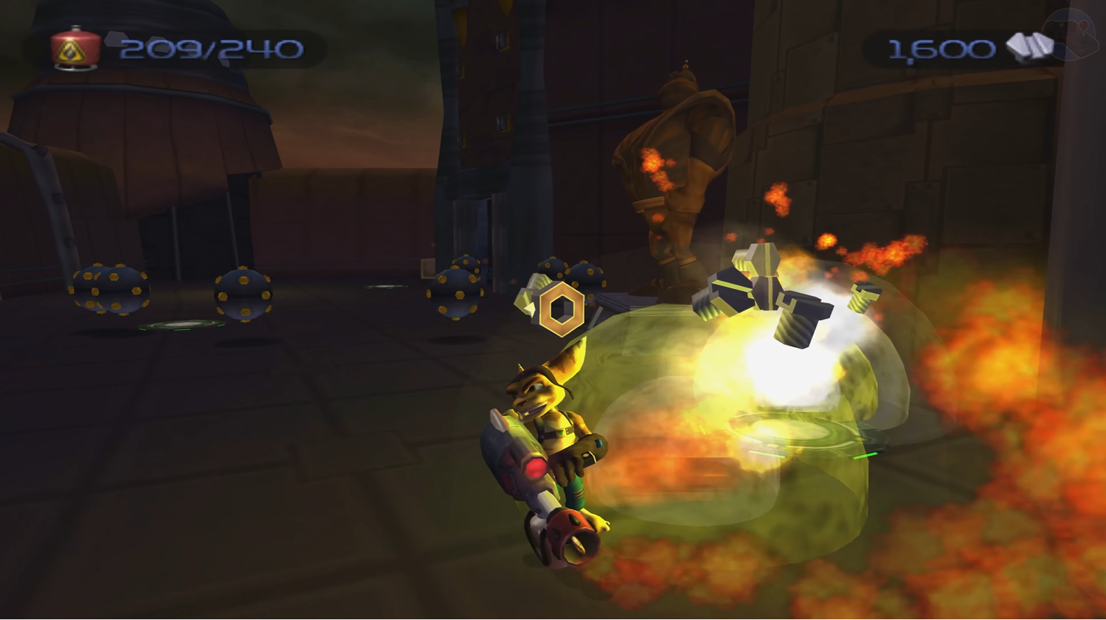 Ratchet & Clank luchando contra granadas móviles en el planeta Umbris en Ratchet & Clank (2002) Ratchet & Clank luchando contra granadas móviles en el planeta Umbris en Ratchet & Clank (2002)
