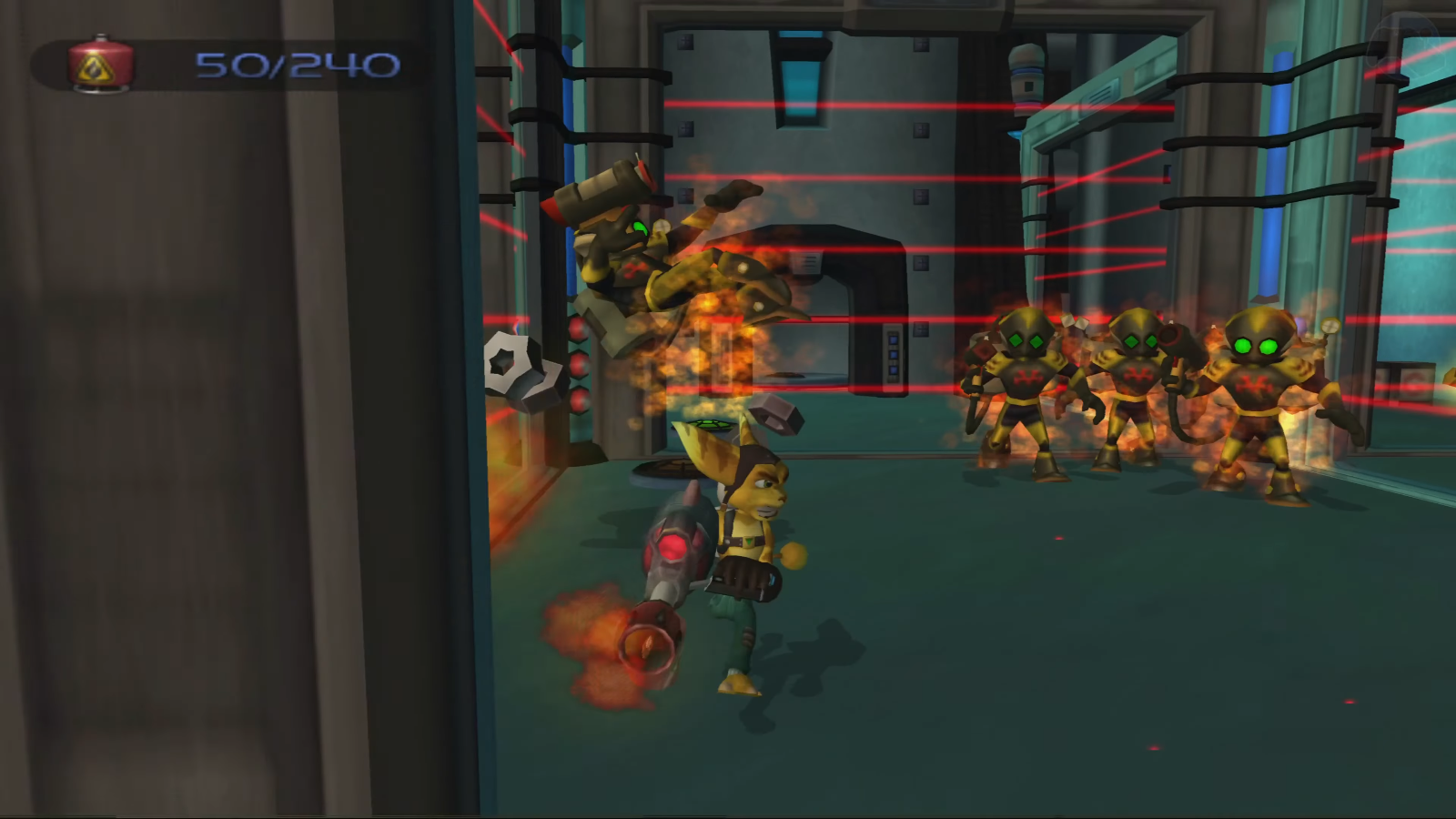 Ratchet & Clank luchando contra enemigos en el cuadrante de láseres de Rilgar en Ratchet & Clank (2002) Ratchet & Clank luchando contra enemigos en el cuadrante de láseres de Rilgar en Ratchet & Clank (2002)